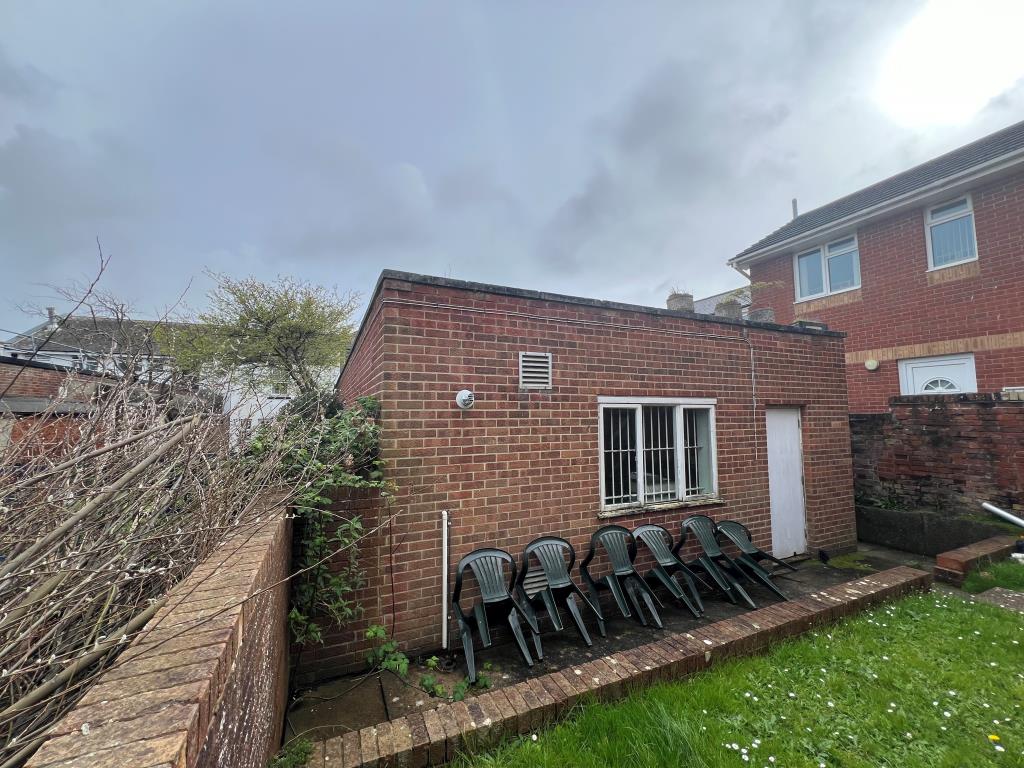Lot: 122 - FREEHOLD TOWN CENTRE BUILDING WITH POTENTIAL - Rear View of the building